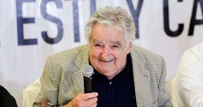 Busca Mujica 'blindar' medios de monopolios como el de Slim'