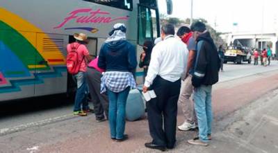 Bloquean normalistas Autopista del Sol'